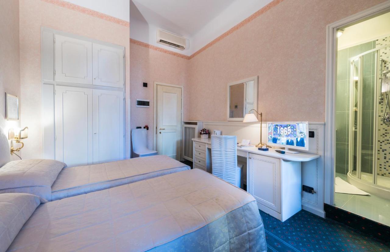 Hotel Miralago เชอร์นอบบิโอ ภายนอก รูปภาพ