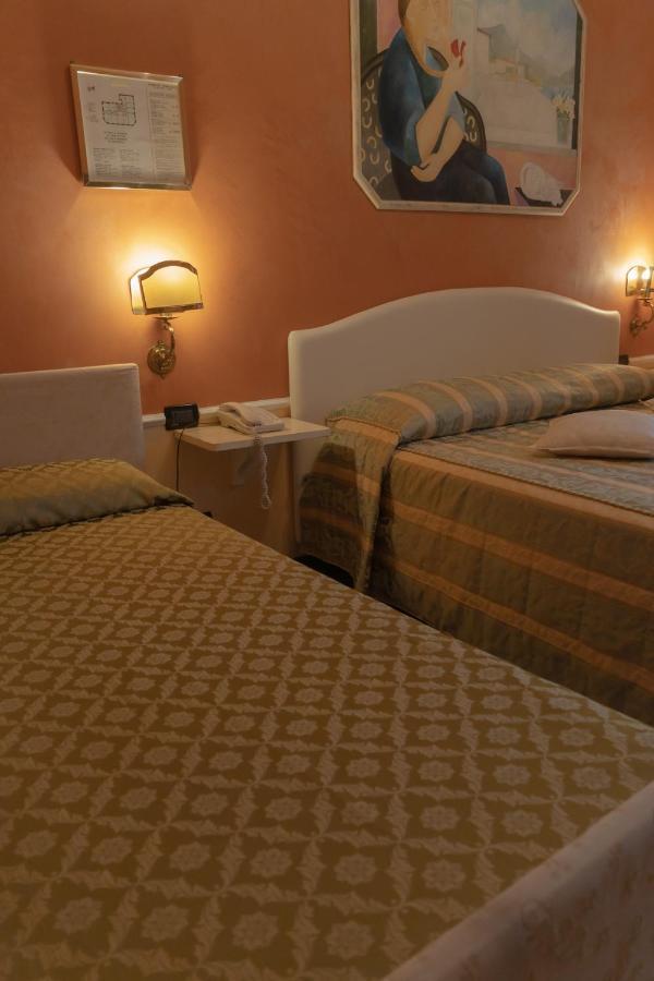 Hotel Miralago เชอร์นอบบิโอ ภายนอก รูปภาพ