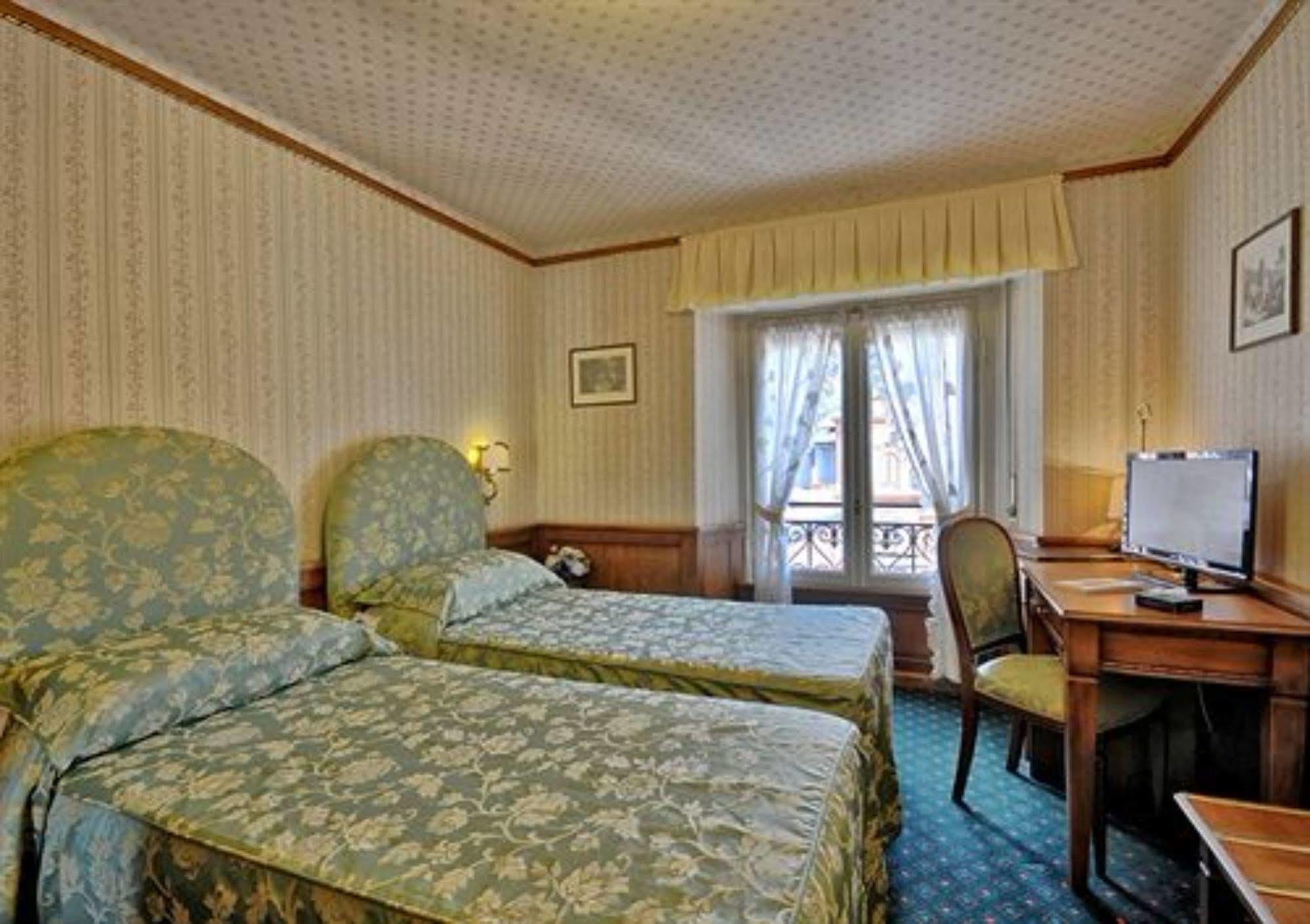 Hotel Miralago เชอร์นอบบิโอ ภายนอก รูปภาพ